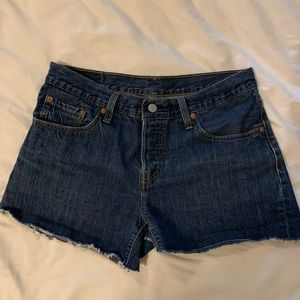 Levi’s Raw Hem Denim Shorts Mid Rise